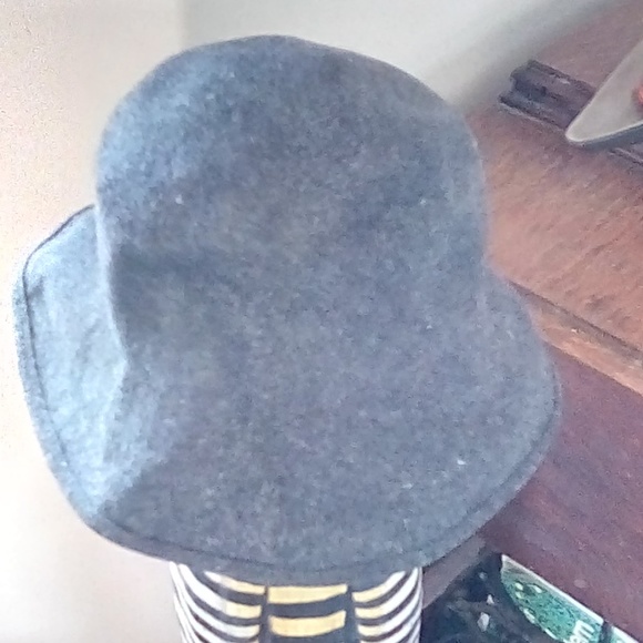 Cute Gray Felted Wool Hat - Picture 5 of 5